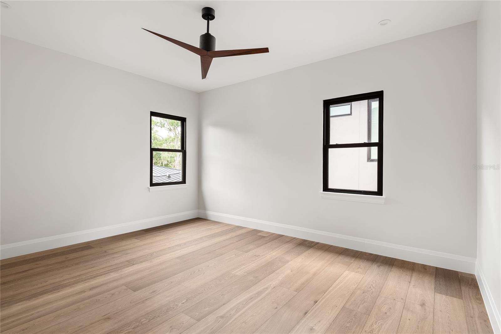 IVANHOE SQUARE - Residential