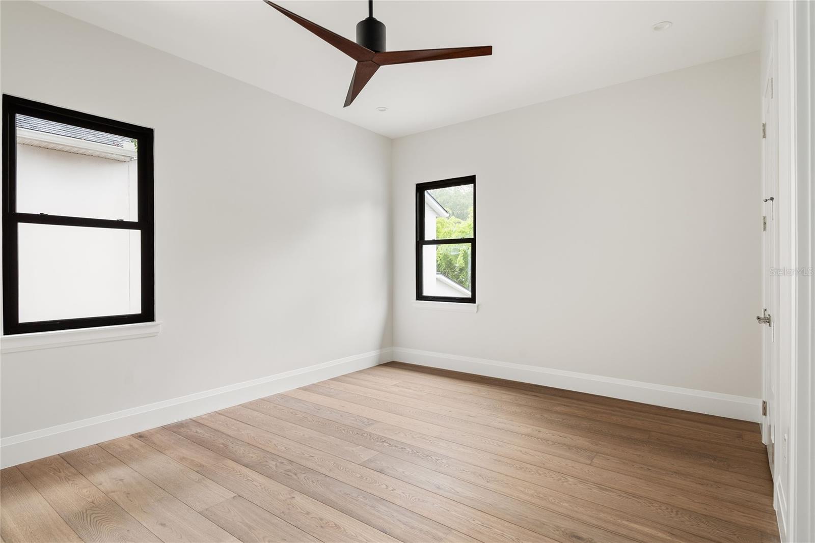 IVANHOE SQUARE - Residential