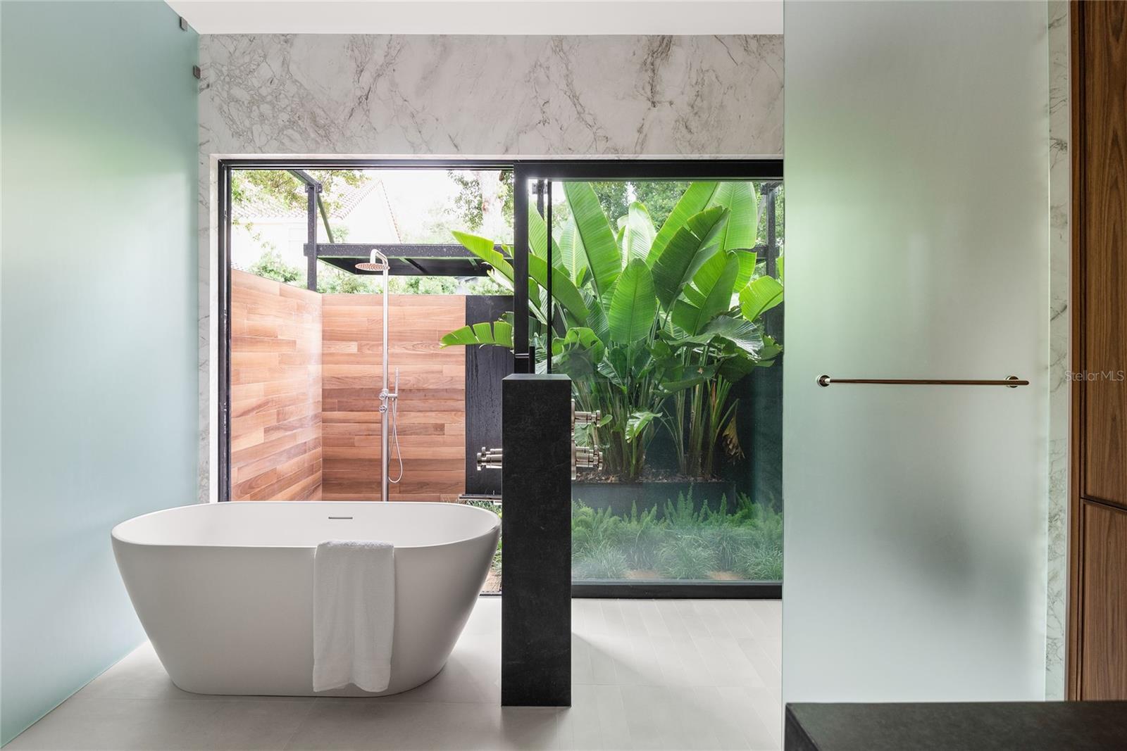 IVANHOE SQUARE - Residential