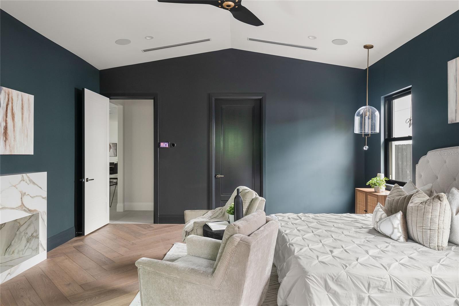 IVANHOE SQUARE - Residential