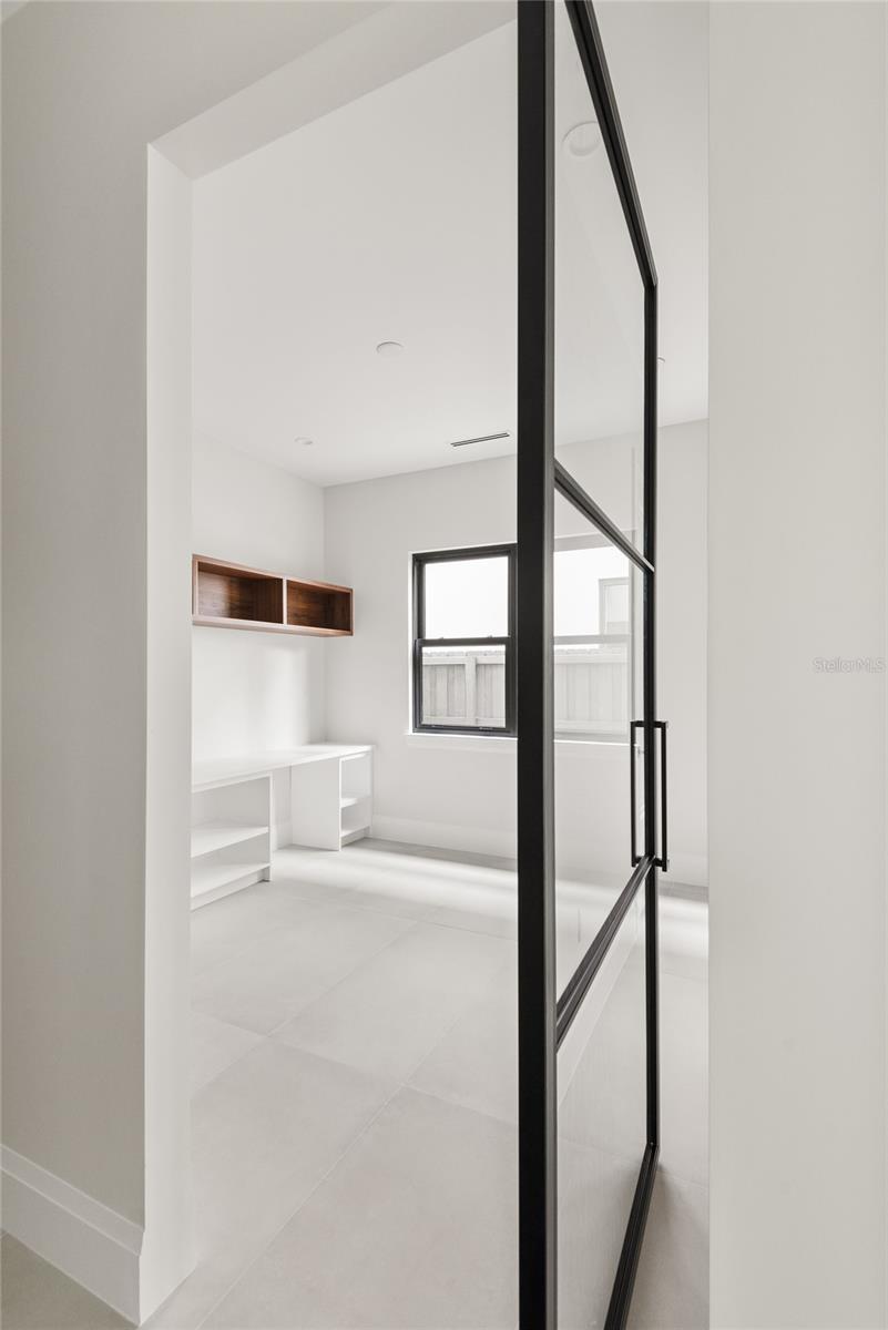 IVANHOE SQUARE - Residential