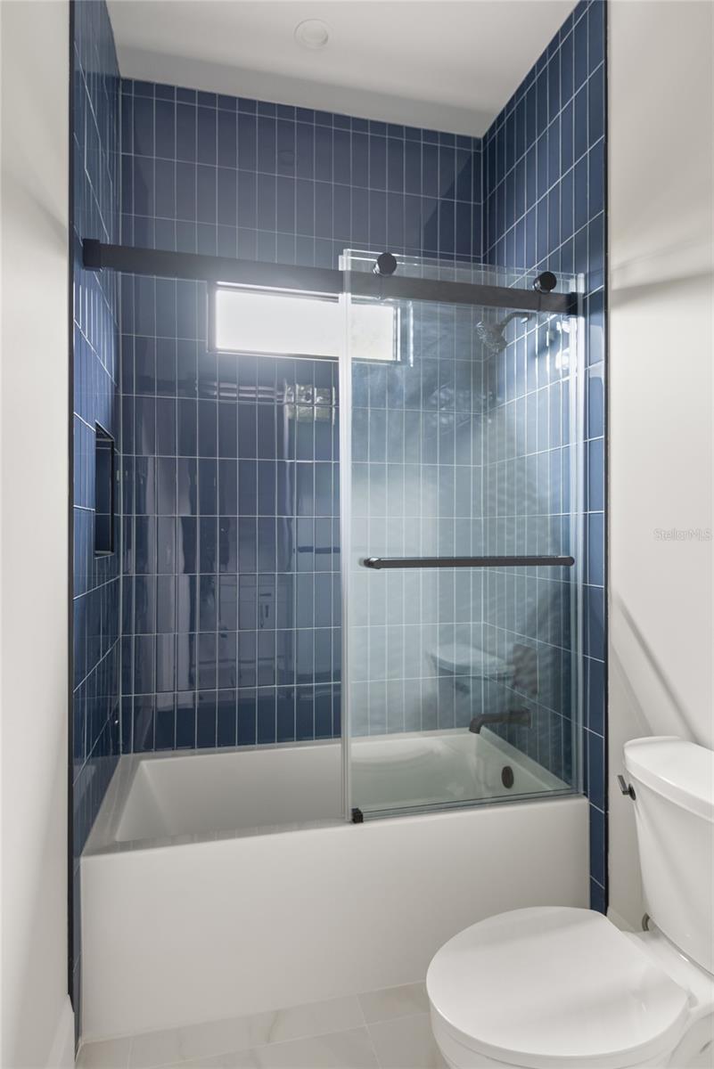 IVANHOE SQUARE - Residential