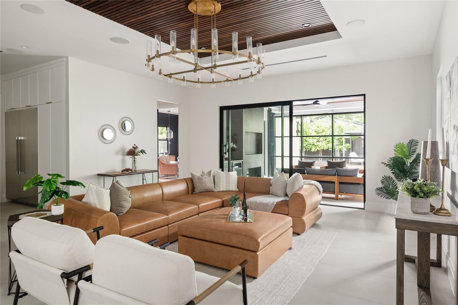 IVANHOE SQUARE - Residential