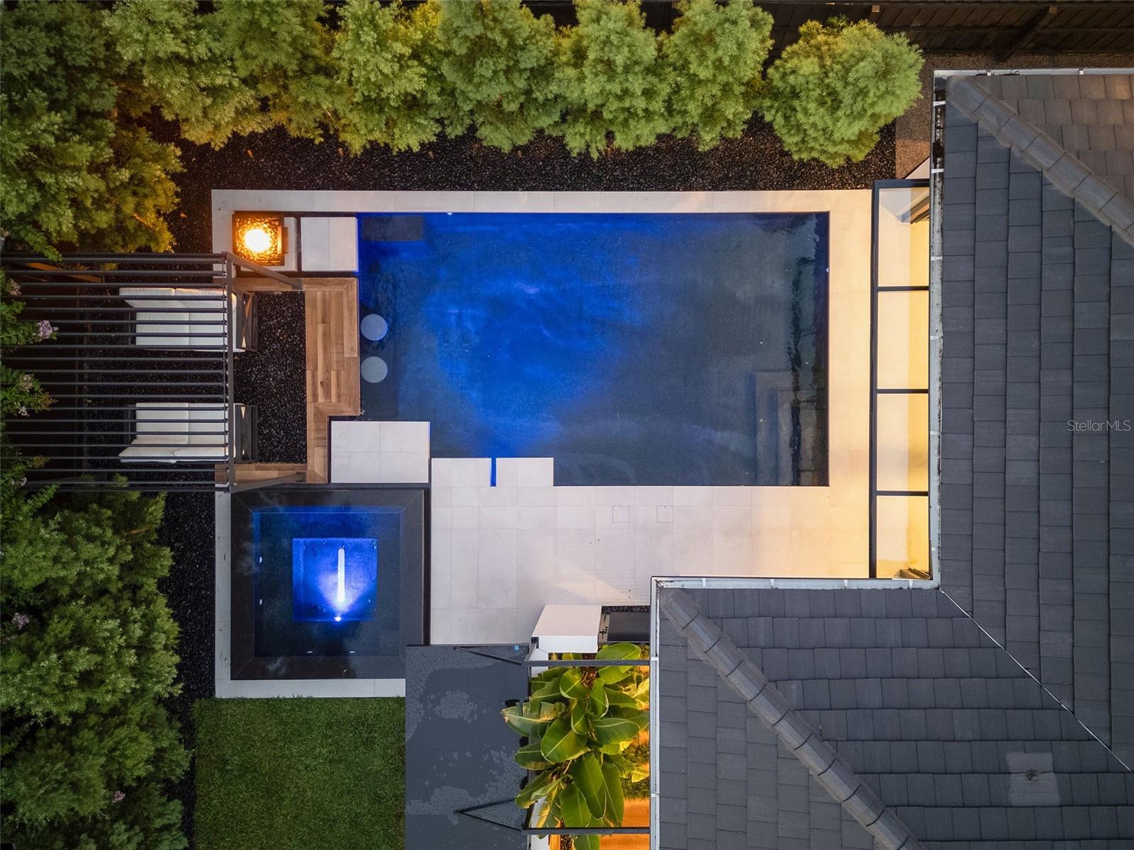 IVANHOE SQUARE - Residential