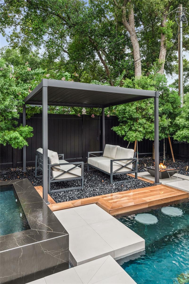 IVANHOE SQUARE - Residential