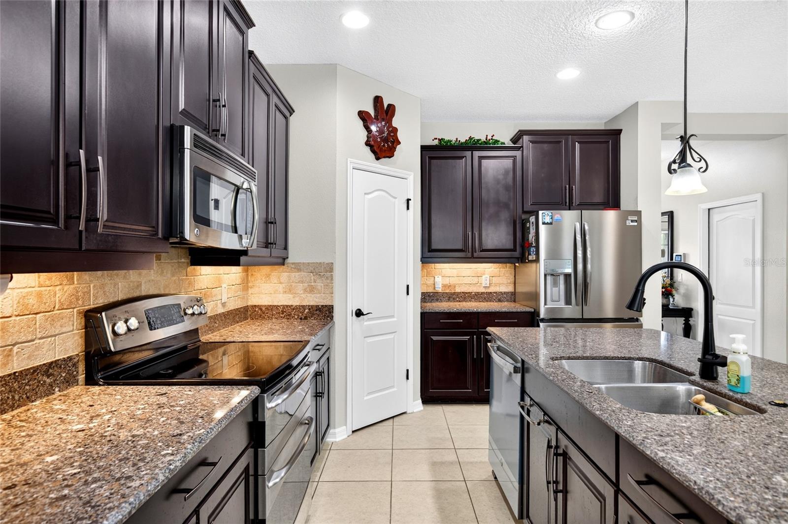 2586 PLUMADORE DRIVE