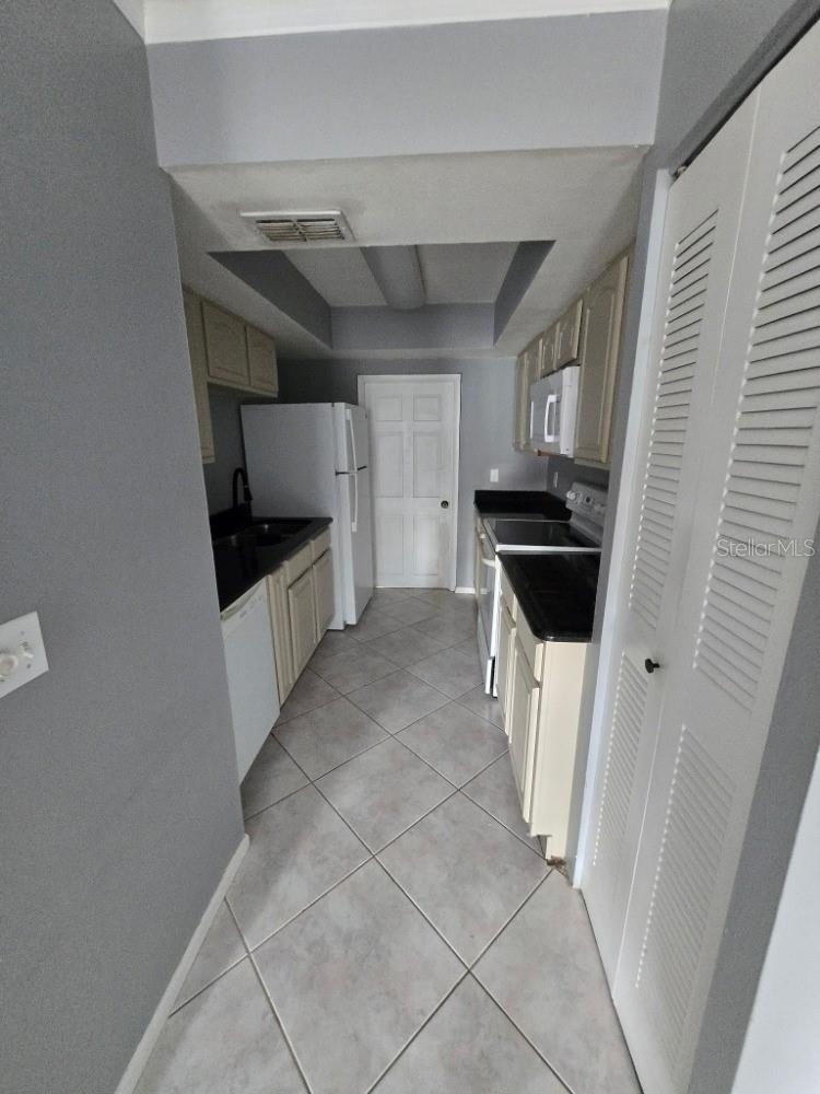 MARBRISA VILLAS - Residential Lease