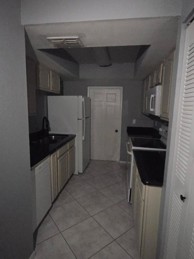 MARBRISA VILLAS - Residential Lease