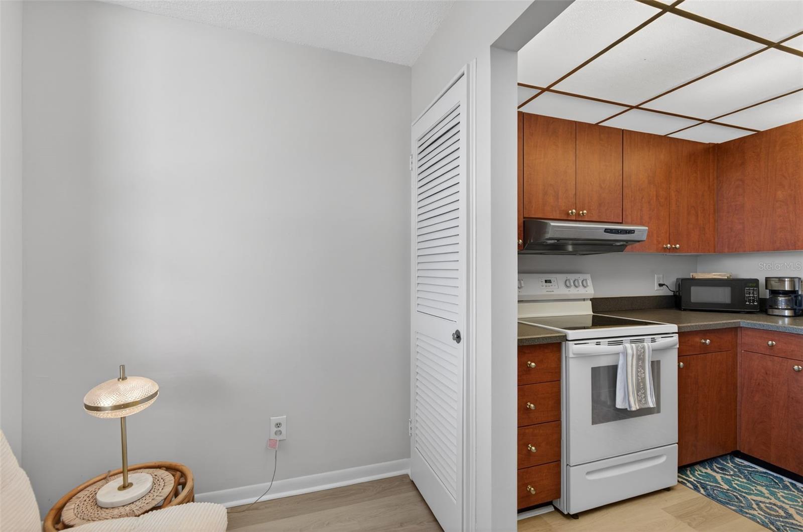 ISLAND TOWERS - Residential Lease