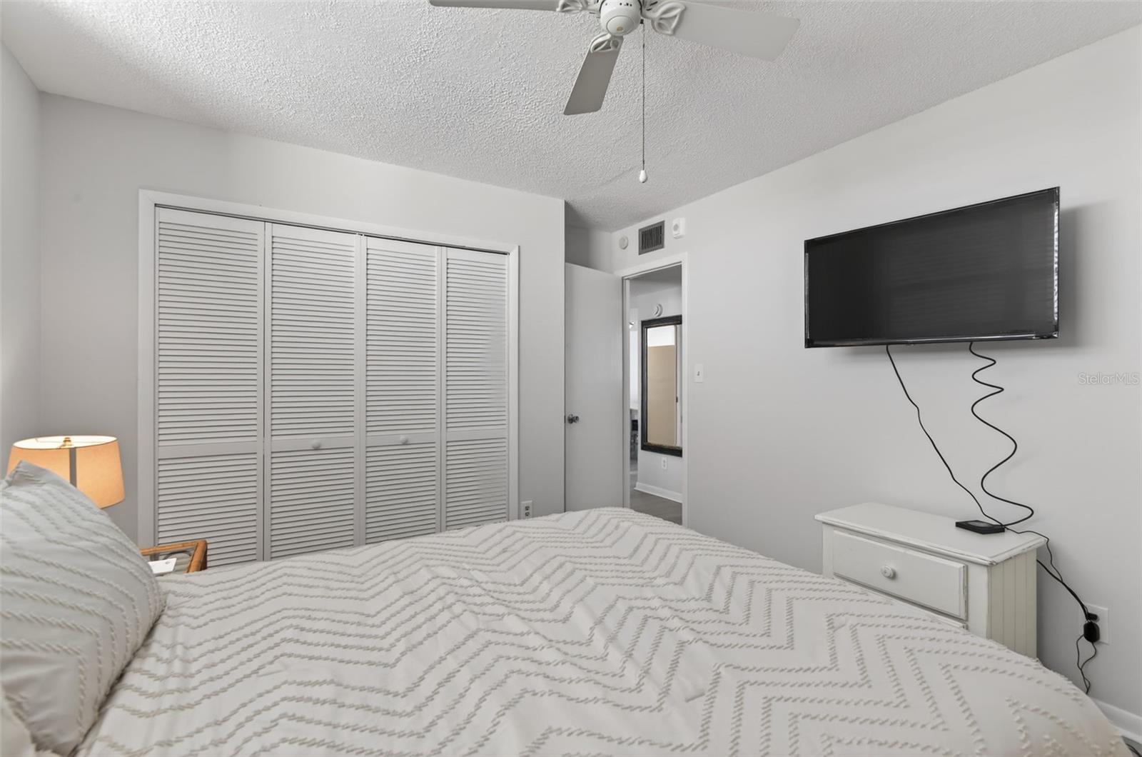 ISLAND TOWERS - Residential Lease