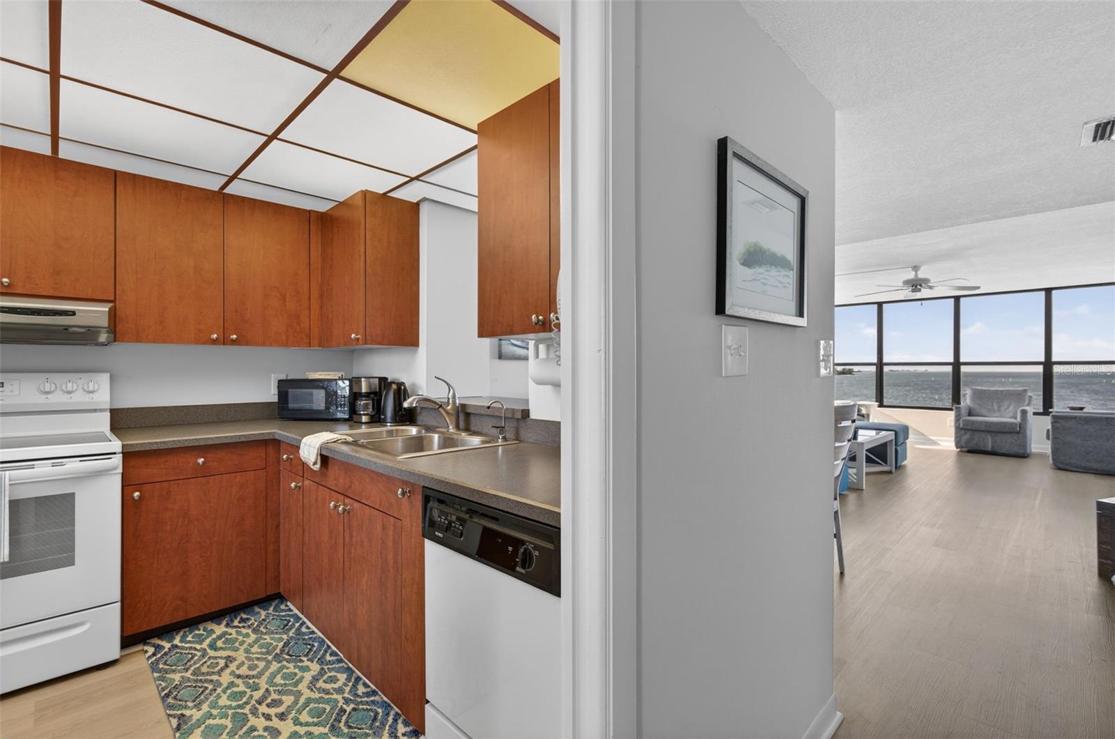 ISLAND TOWERS - Residential Lease