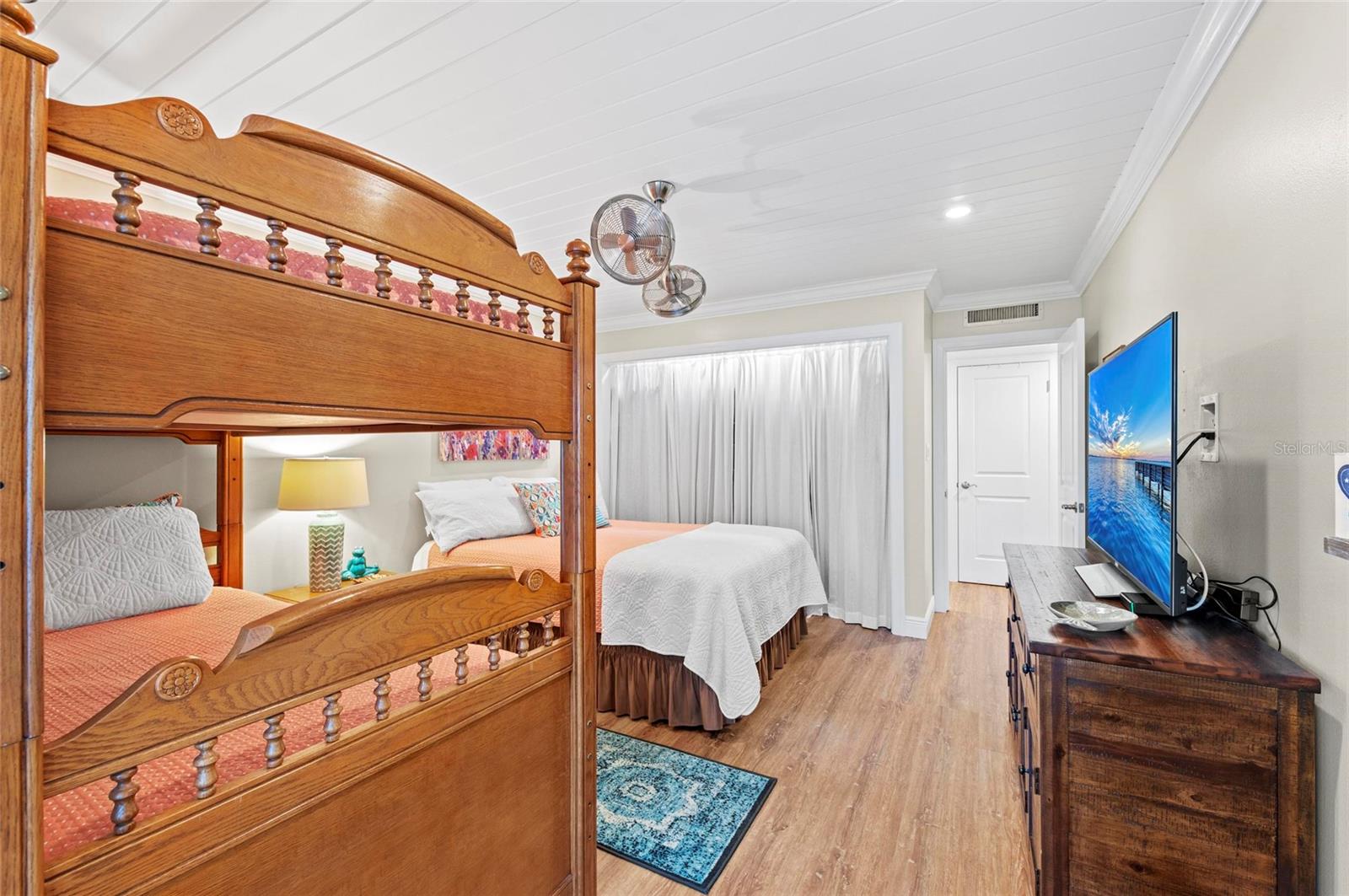 WHISPERING SANDS SEC 3 - Residential