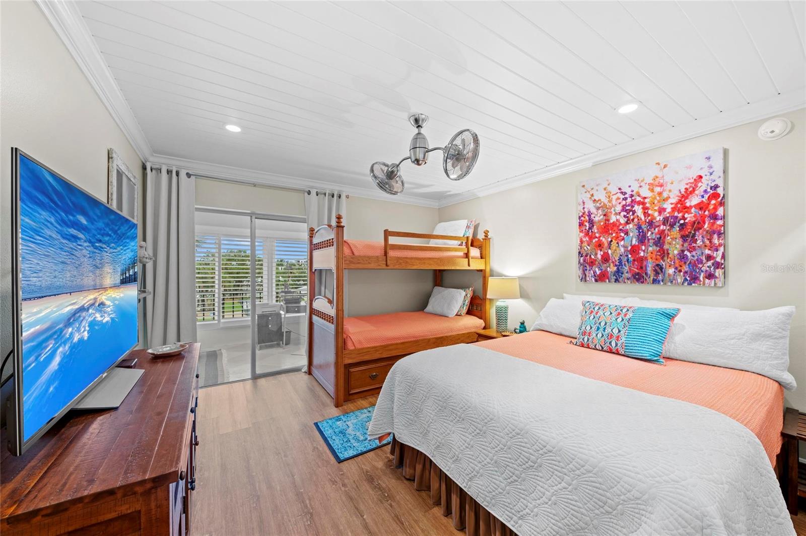WHISPERING SANDS SEC 3 - Residential