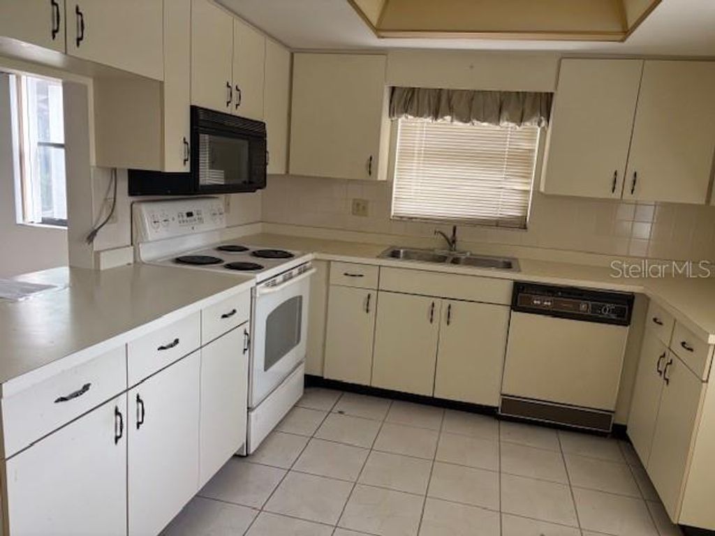 Photo of 4625 Oak Hill Terrace #31, Sarasota, FL 34232 (MLS # A4690804)