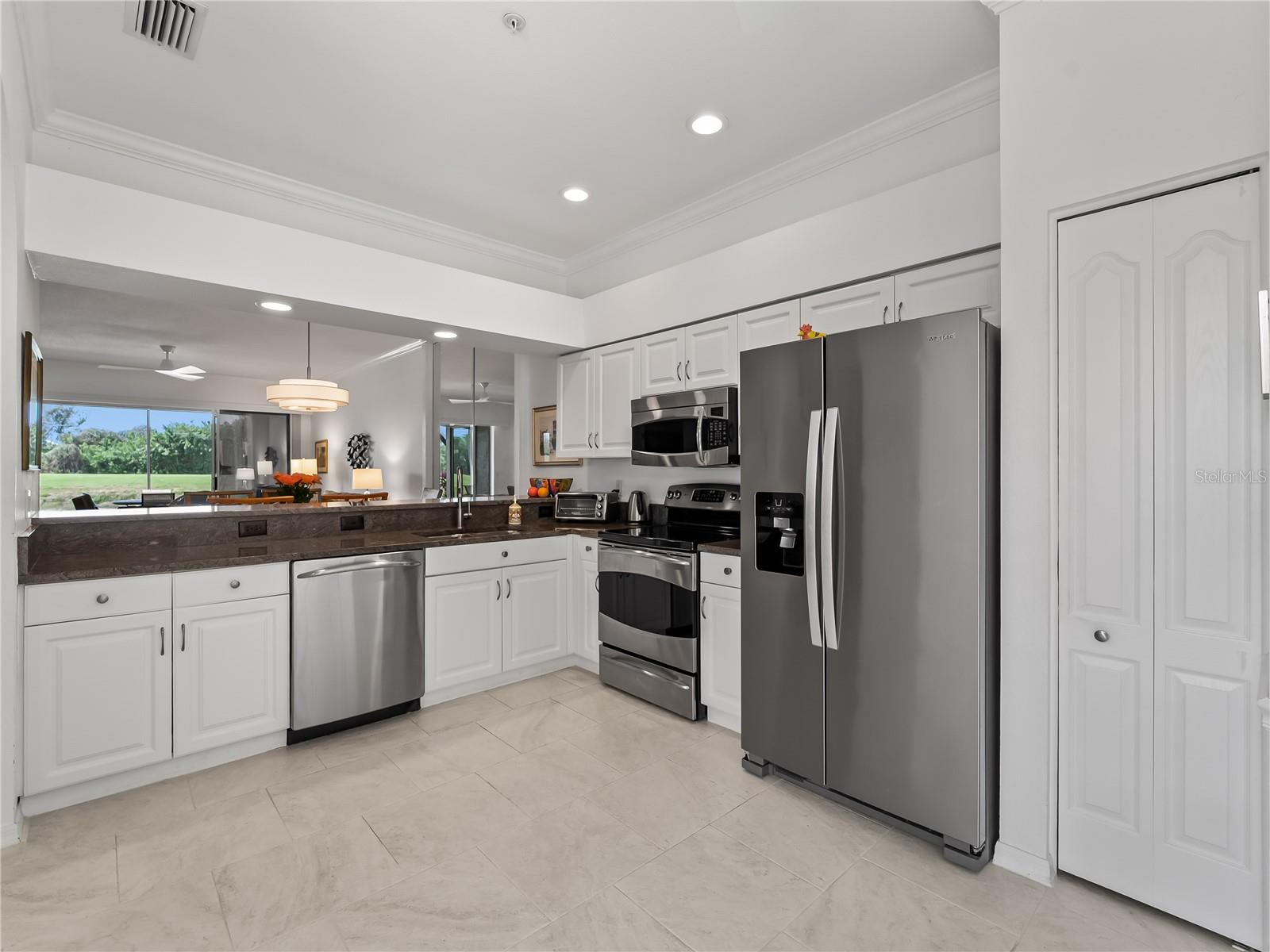 HERITAGE OAKS GOLF & COUNTRY CLUB - Residential