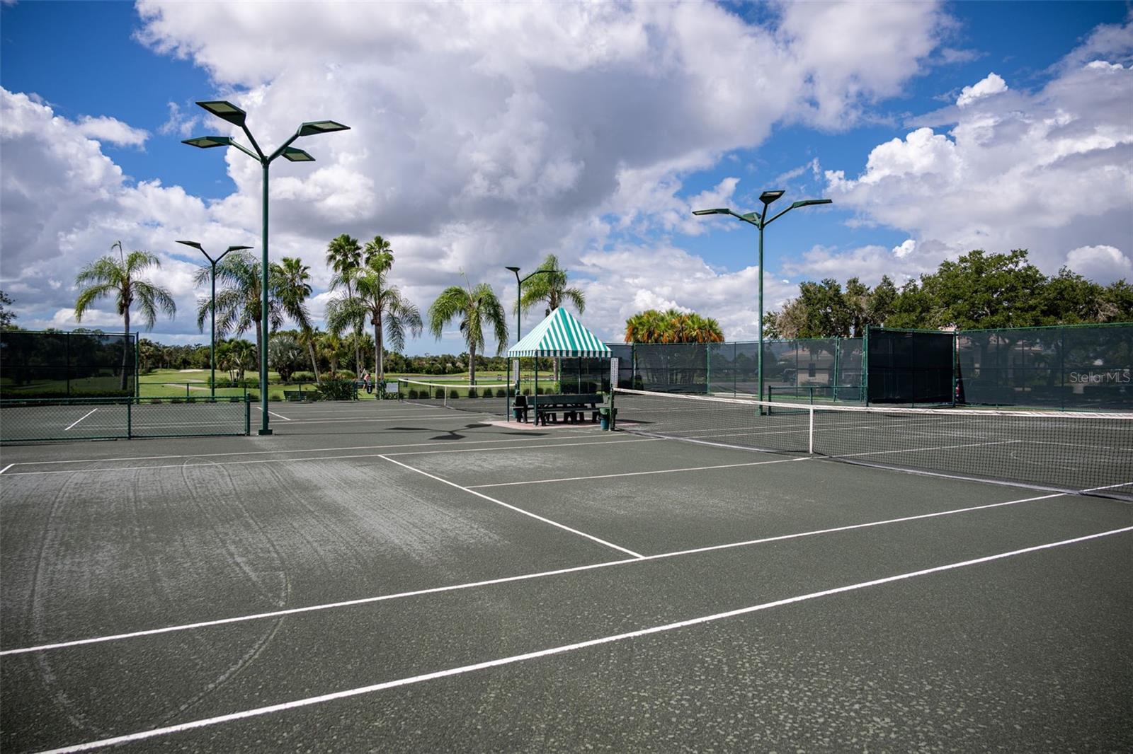 HERITAGE OAKS GOLF & COUNTRY CLUB - Residential