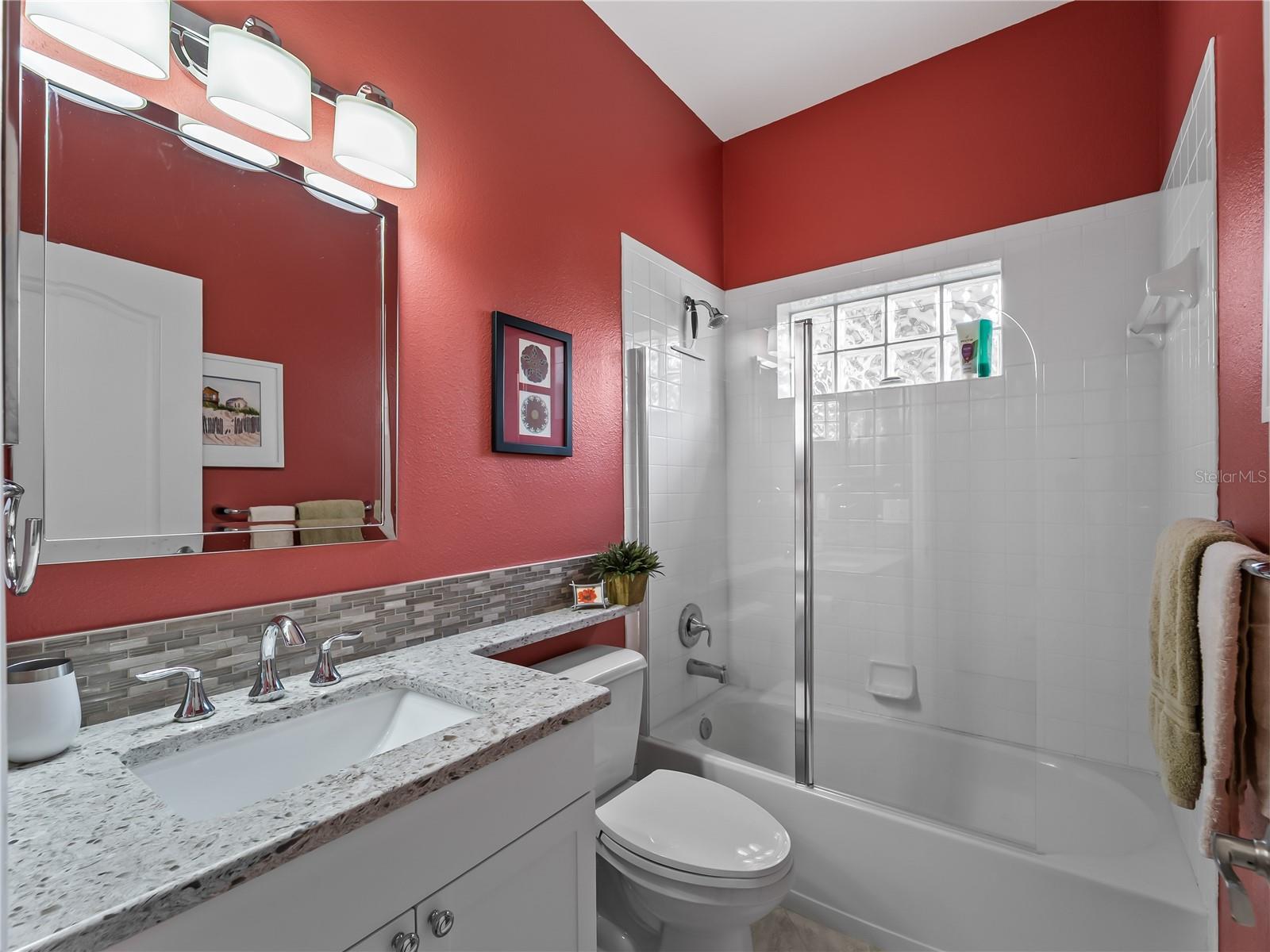 HERITAGE OAKS GOLF & COUNTRY CLUB - Residential