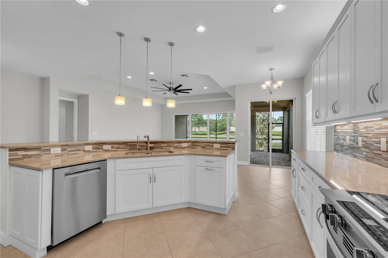 VALENCIA LAKES - Residential