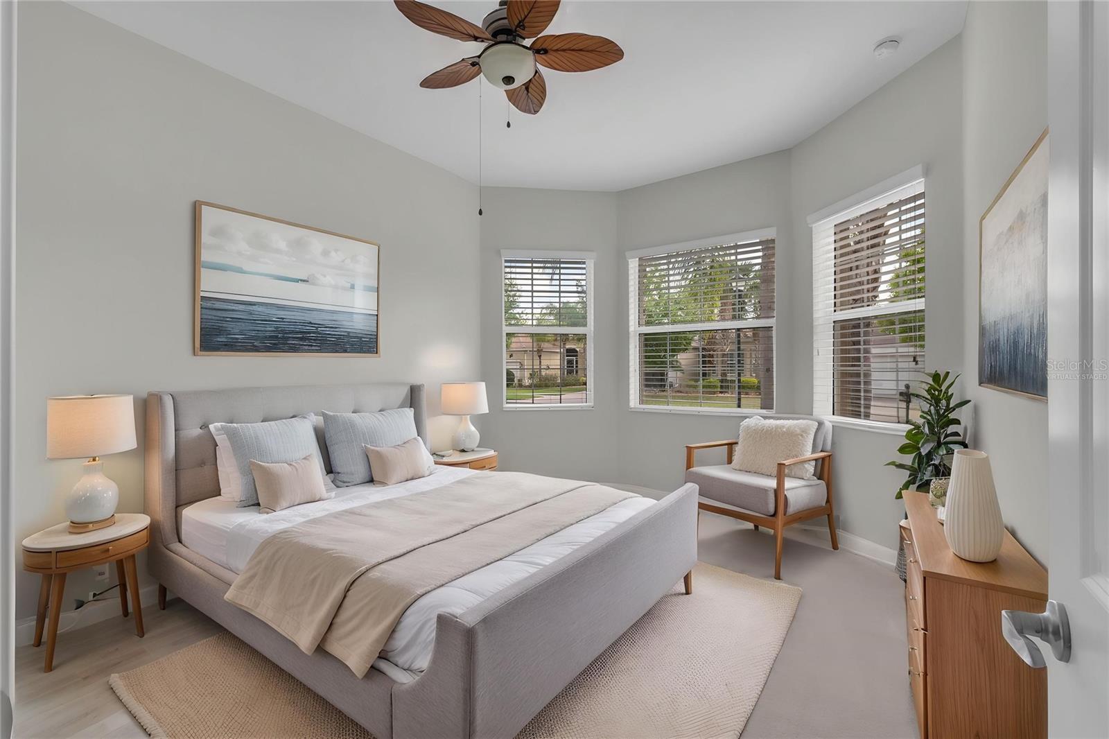 VALENCIA LAKES - Residential