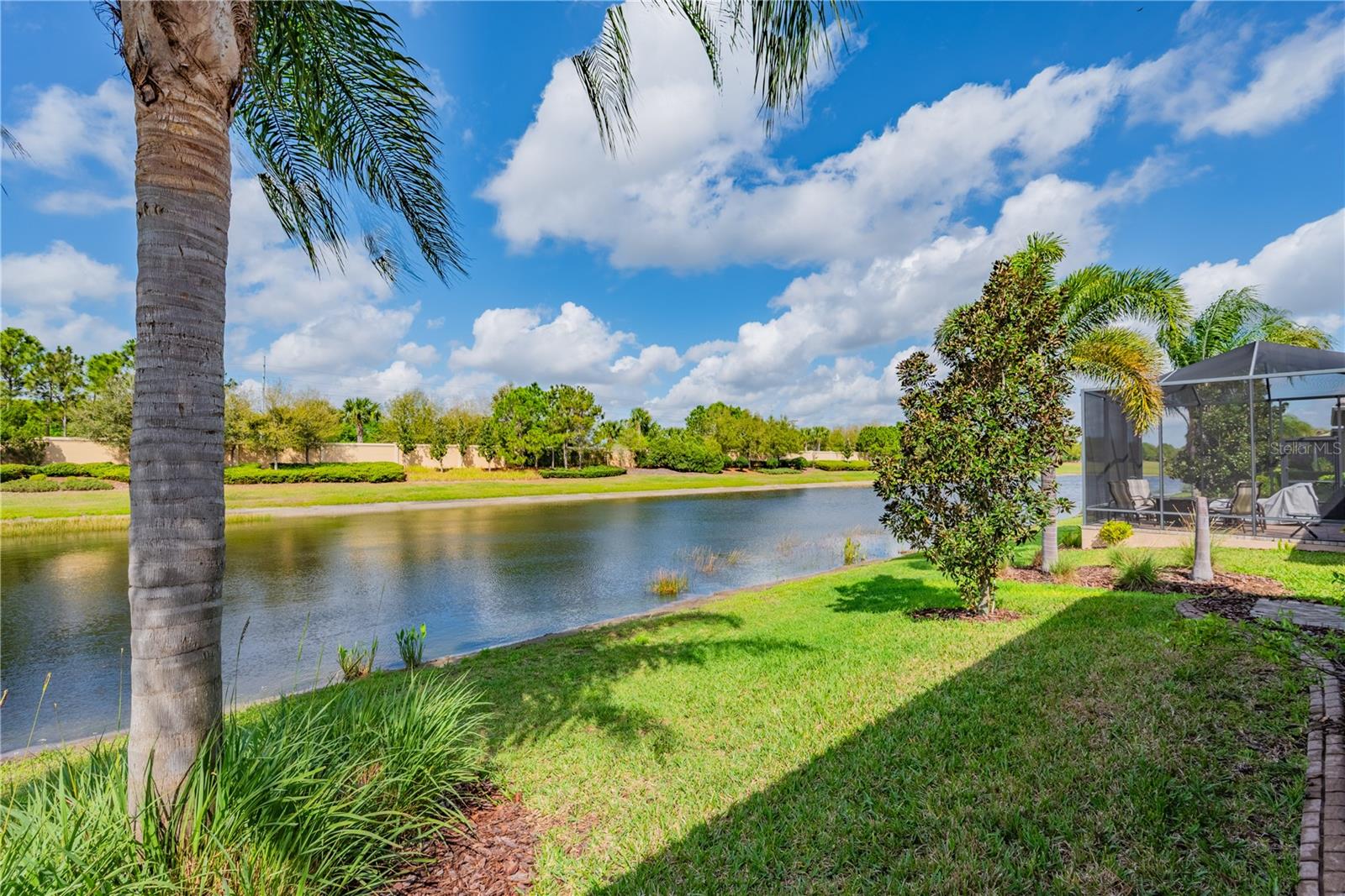 VALENCIA LAKES - Residential