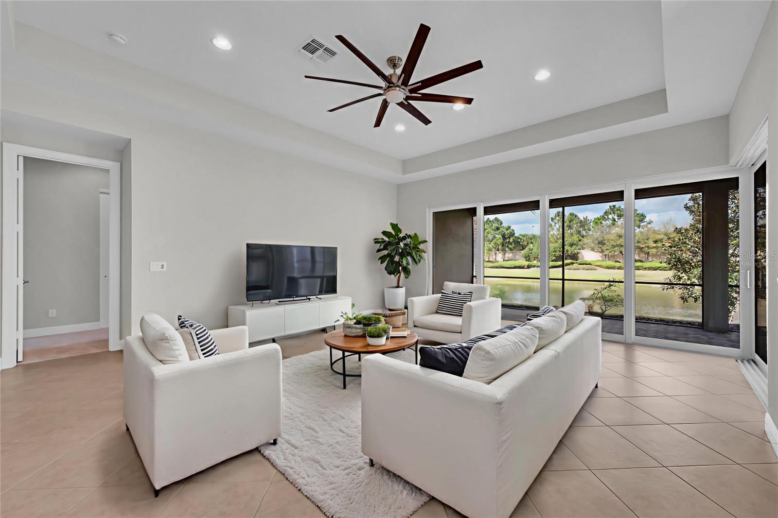 VALENCIA LAKES - Residential