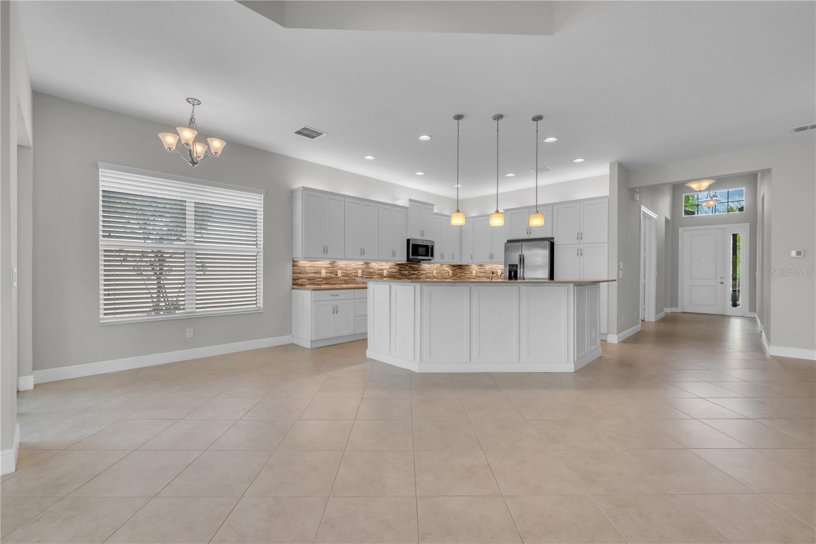 VALENCIA LAKES - Residential