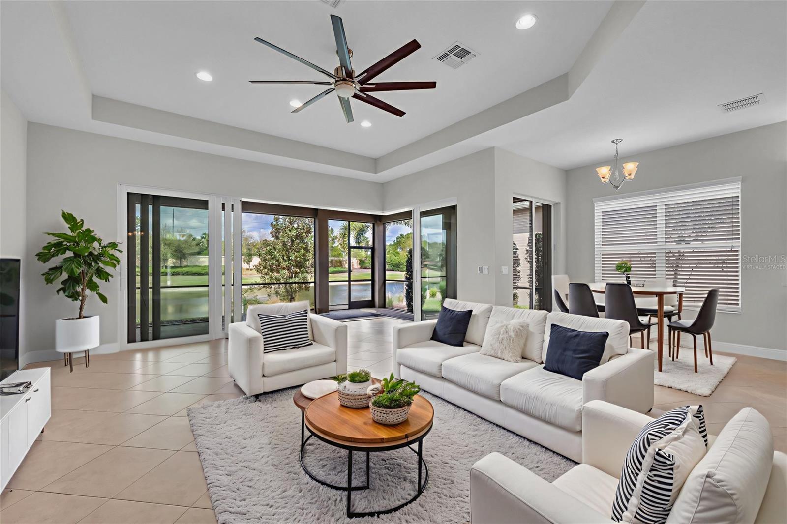 VALENCIA LAKES - Residential