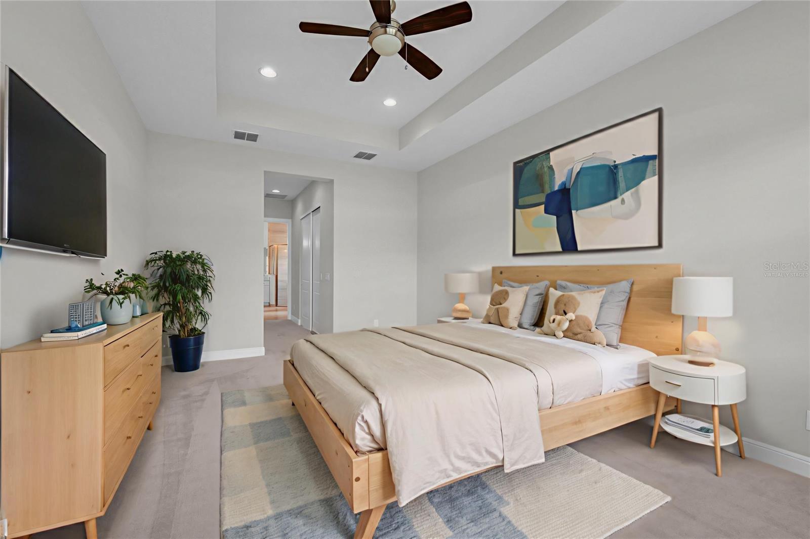 VALENCIA LAKES - Residential