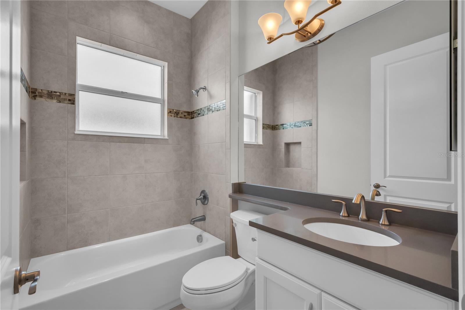 VALENCIA LAKES - Residential