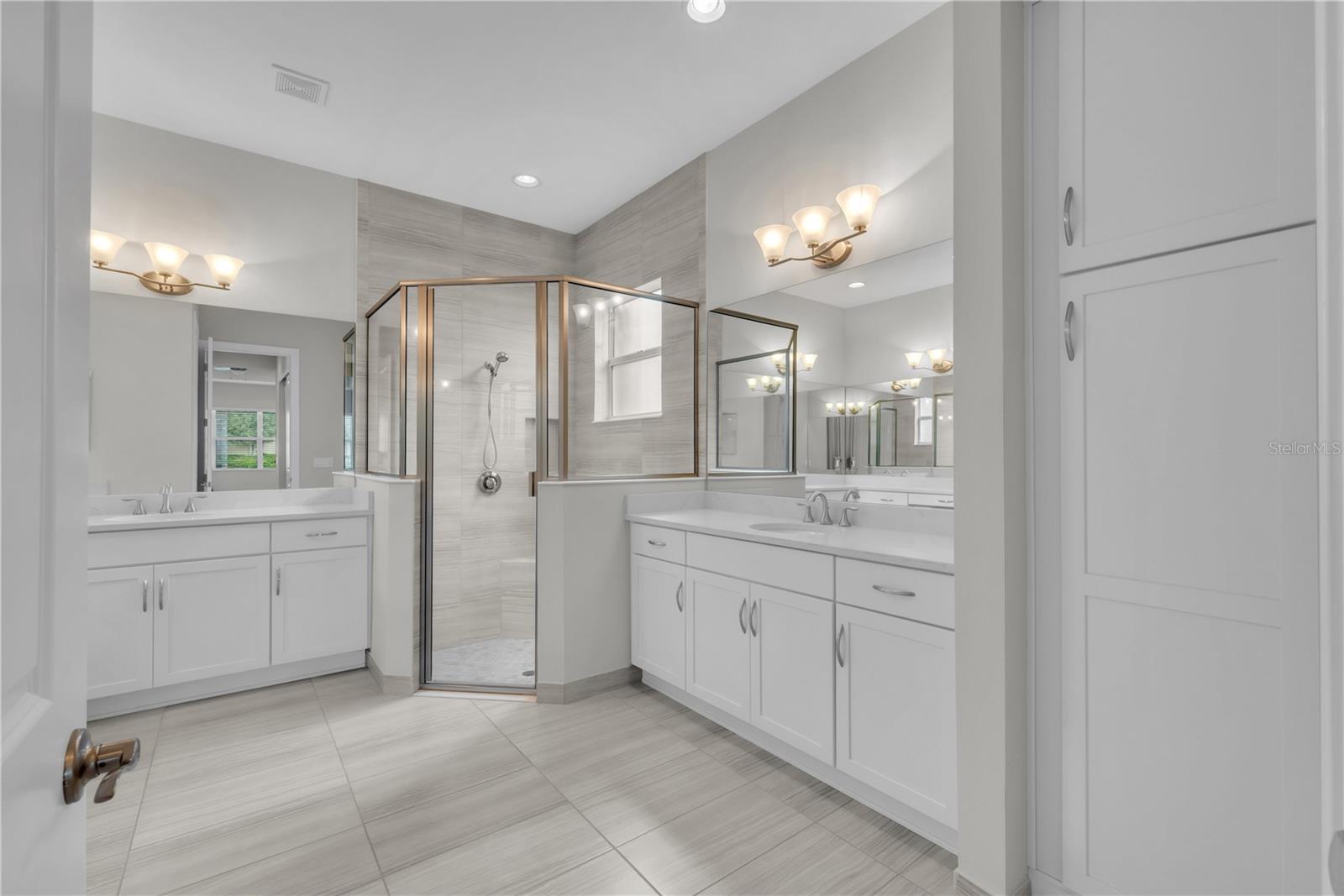 VALENCIA LAKES - Residential