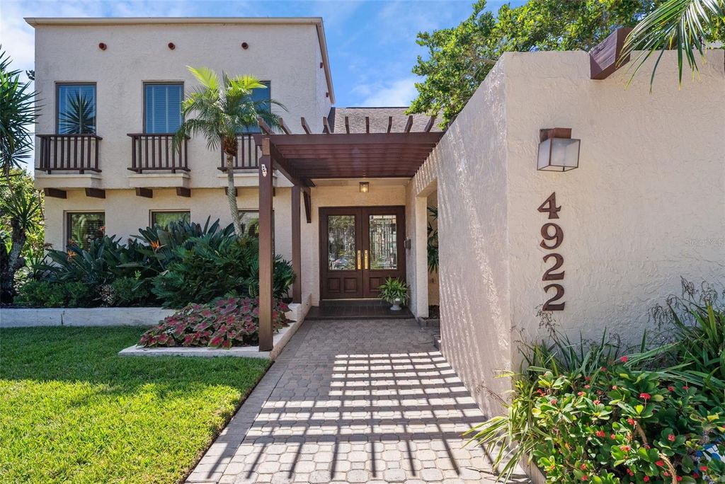 Photo of 4922 W Bay Way Place, Tampa, FL 33629 (MLS # TB8438940)