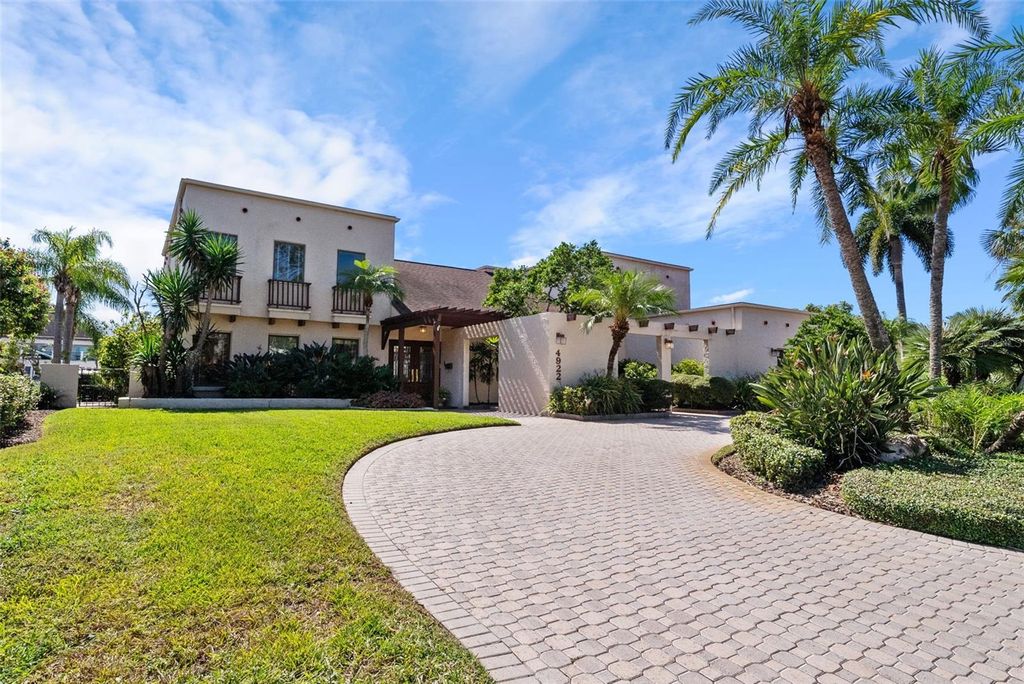 Photo of 4922 W Bay Way Place, Tampa, FL 33629 (MLS # TB8438940)