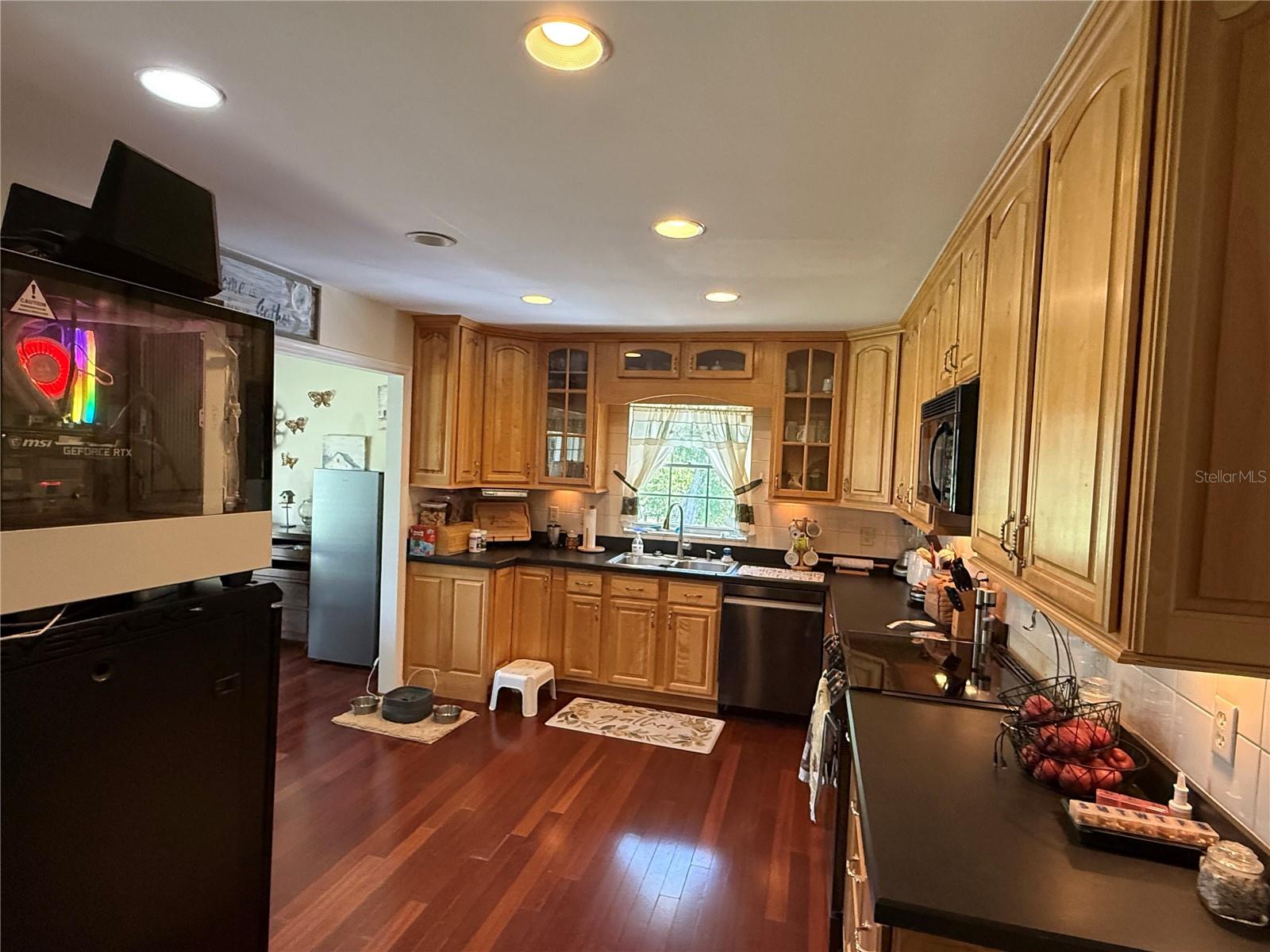 305 WHITE OAK DRIVE