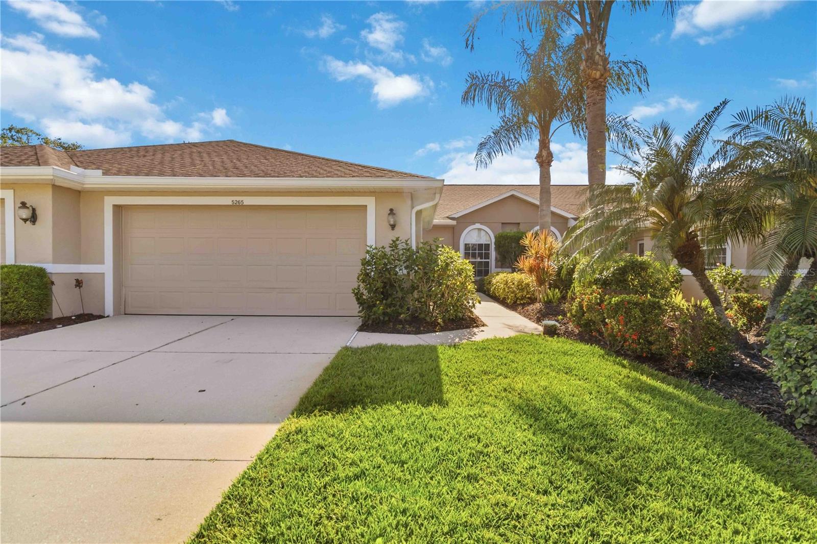 HERITAGE OAKS GOLF & COUNTRY CLUB - Residential