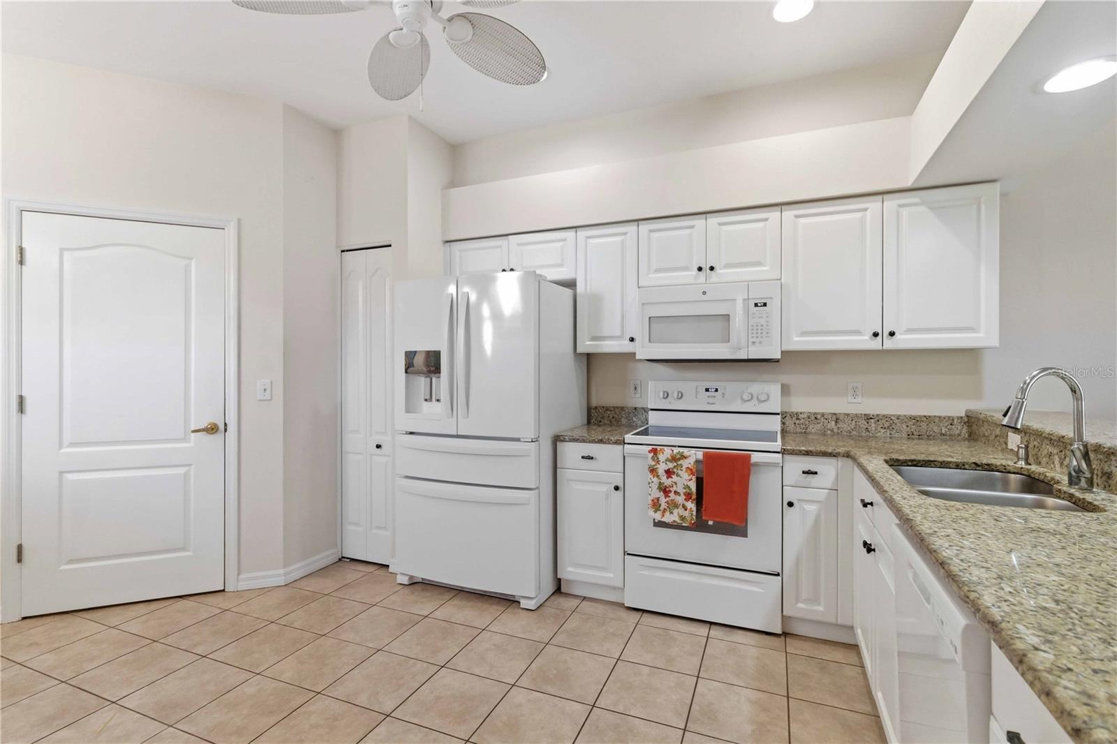 HERITAGE OAKS GOLF & COUNTRY CLUB - Residential