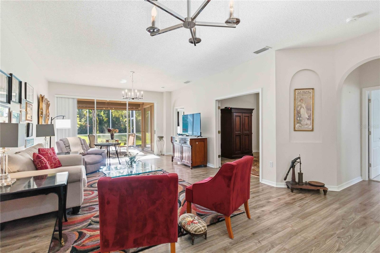 HERITAGE OAKS GOLF & COUNTRY CLUB - Residential