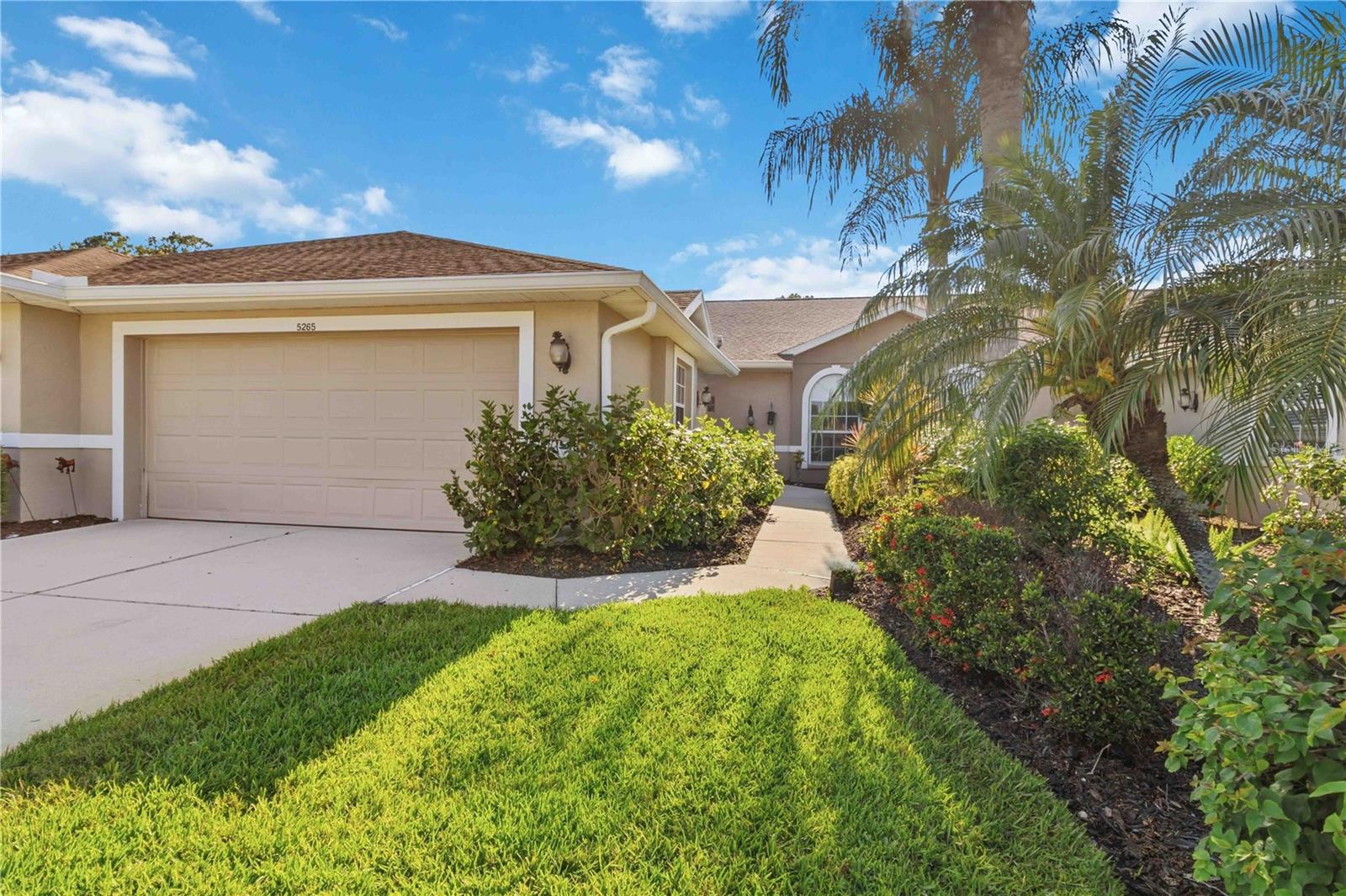 HERITAGE OAKS GOLF & COUNTRY CLUB - Residential