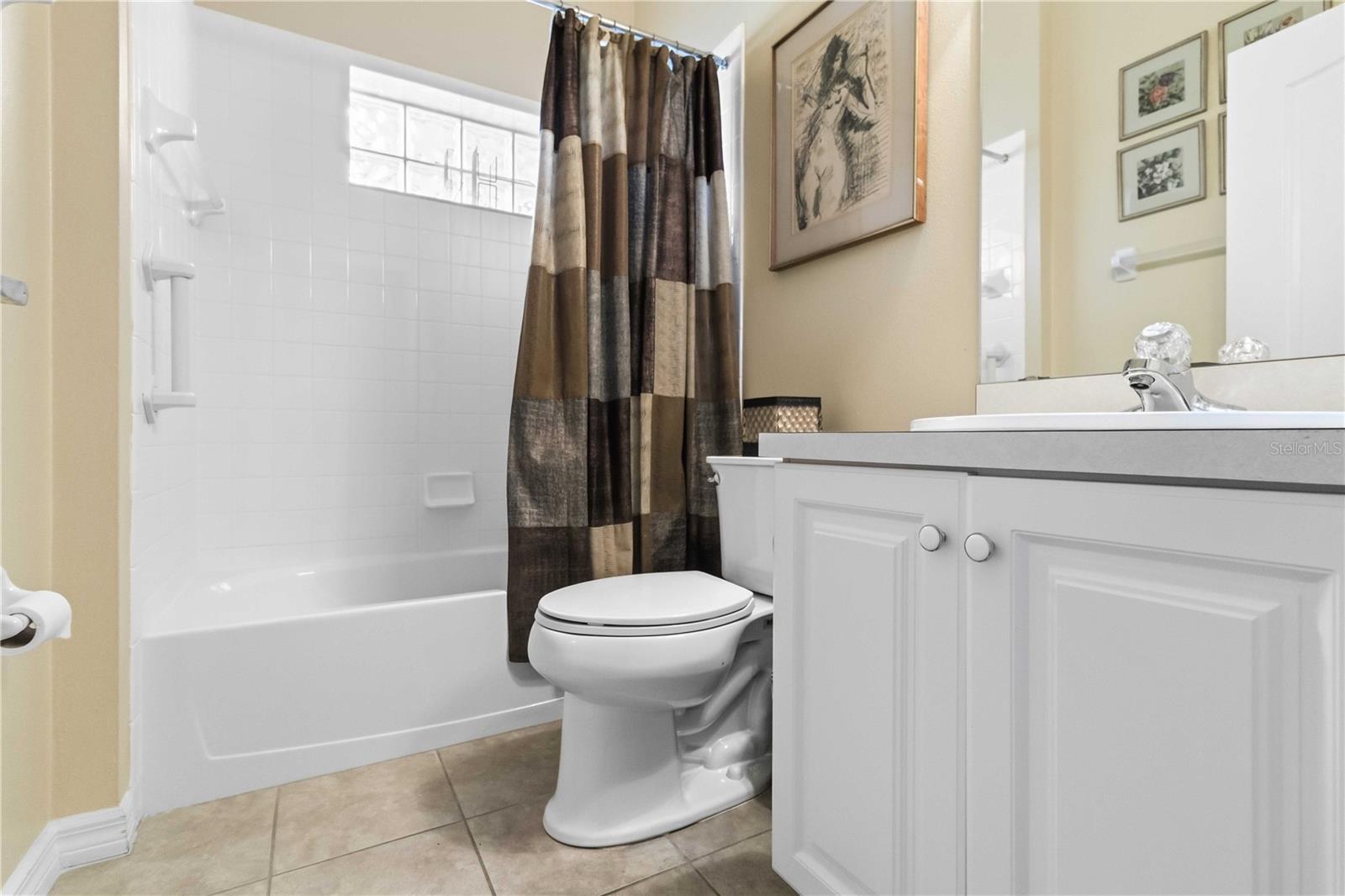 HERITAGE OAKS GOLF & COUNTRY CLUB - Residential