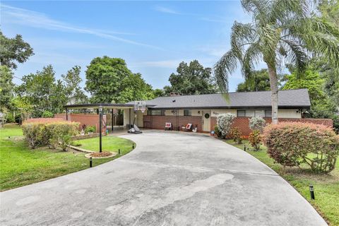 A home in WINTER HAVEN