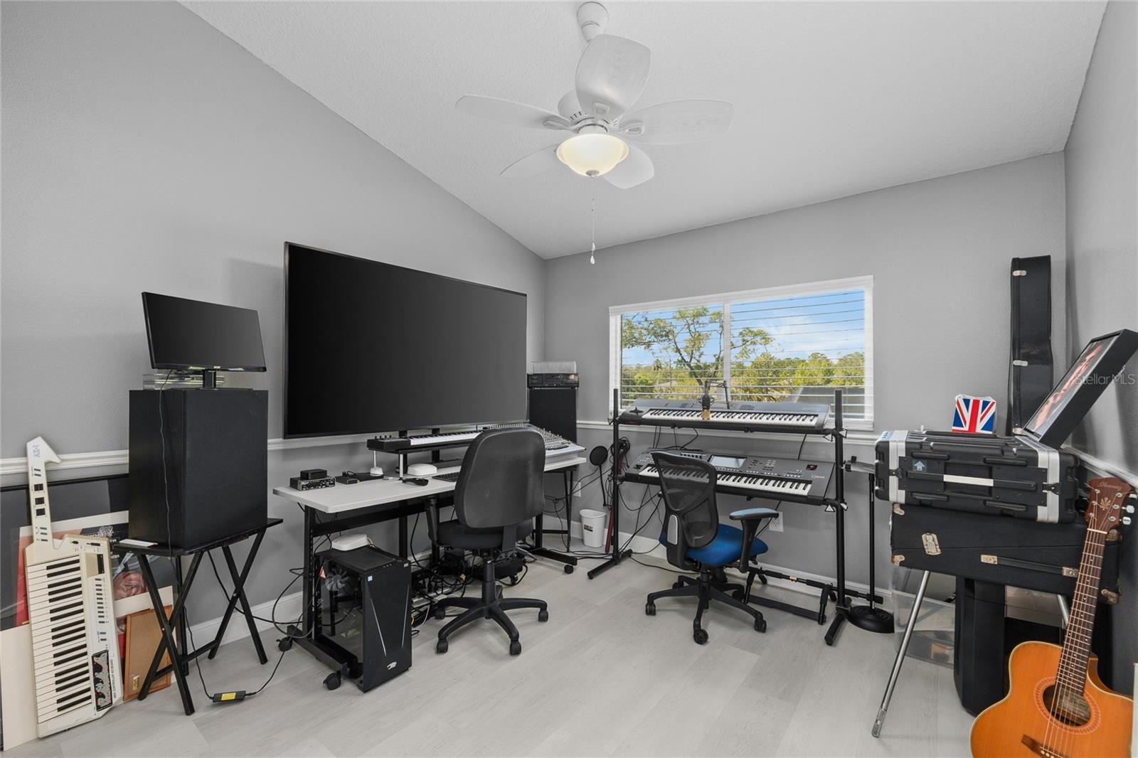 WINDSOR PARK AT THE EAGLES-FI - Residential