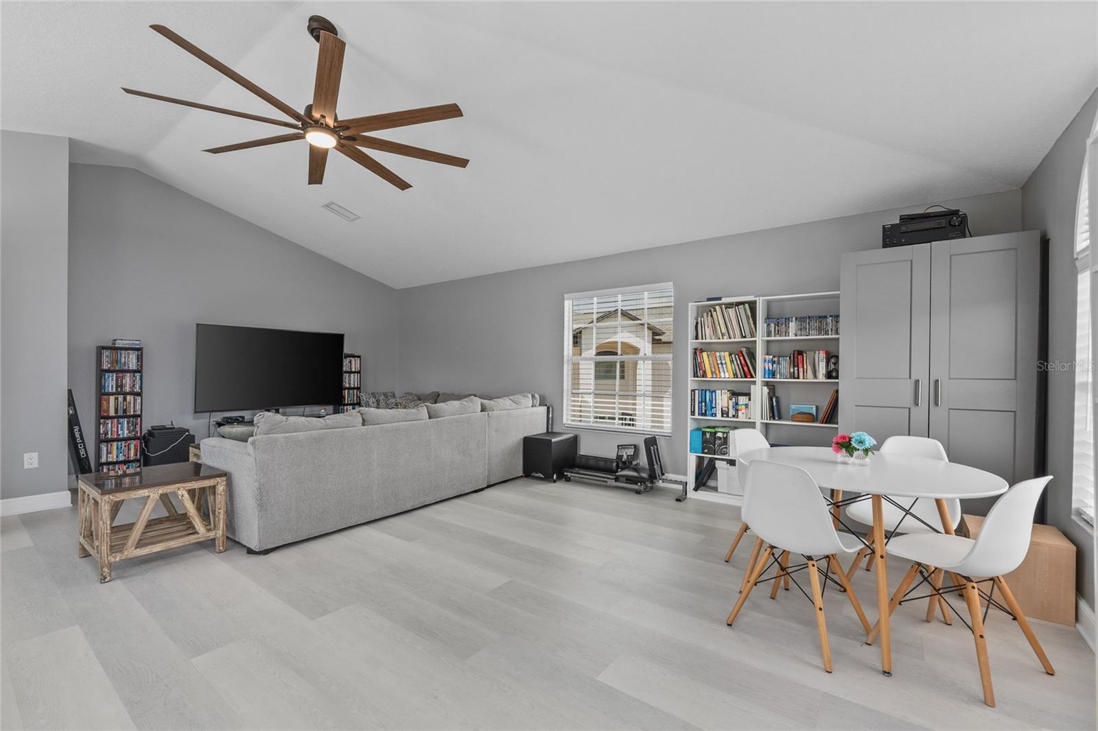 WINDSOR PARK AT THE EAGLES-FI - Residential