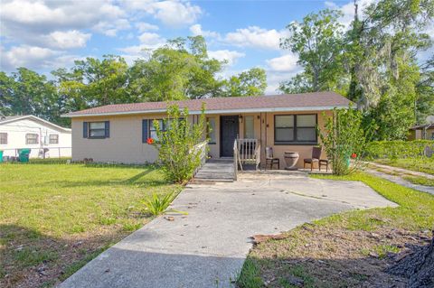 Photo of 816 W Franklin Avenue, Deland, FL 32720 (MLS # V4942054) Photo of 816 W Franklin Avenue, Deland, FL 32720 (MLS # V4942054)