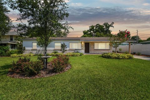 A home in LAKELAND