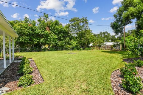 A home in LAKELAND