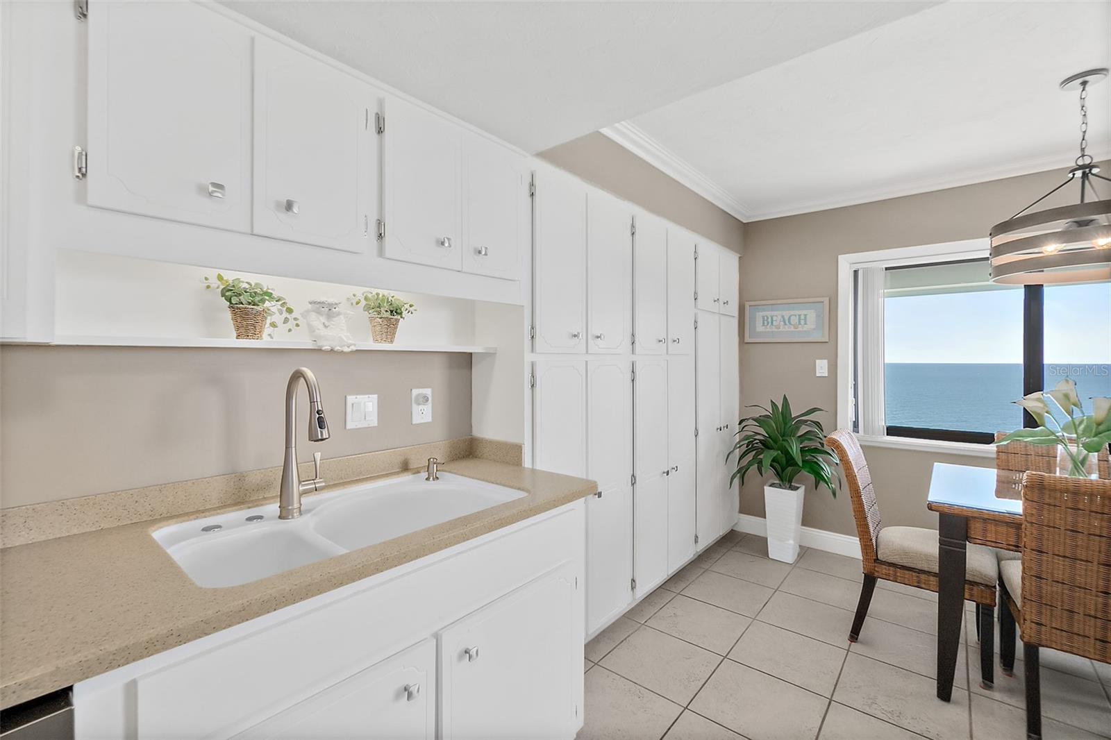 OCEAN FOUR - Residential