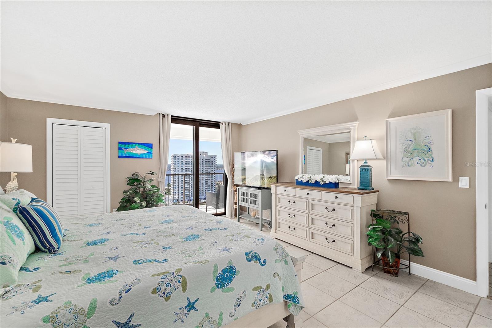 OCEAN FOUR - Residential