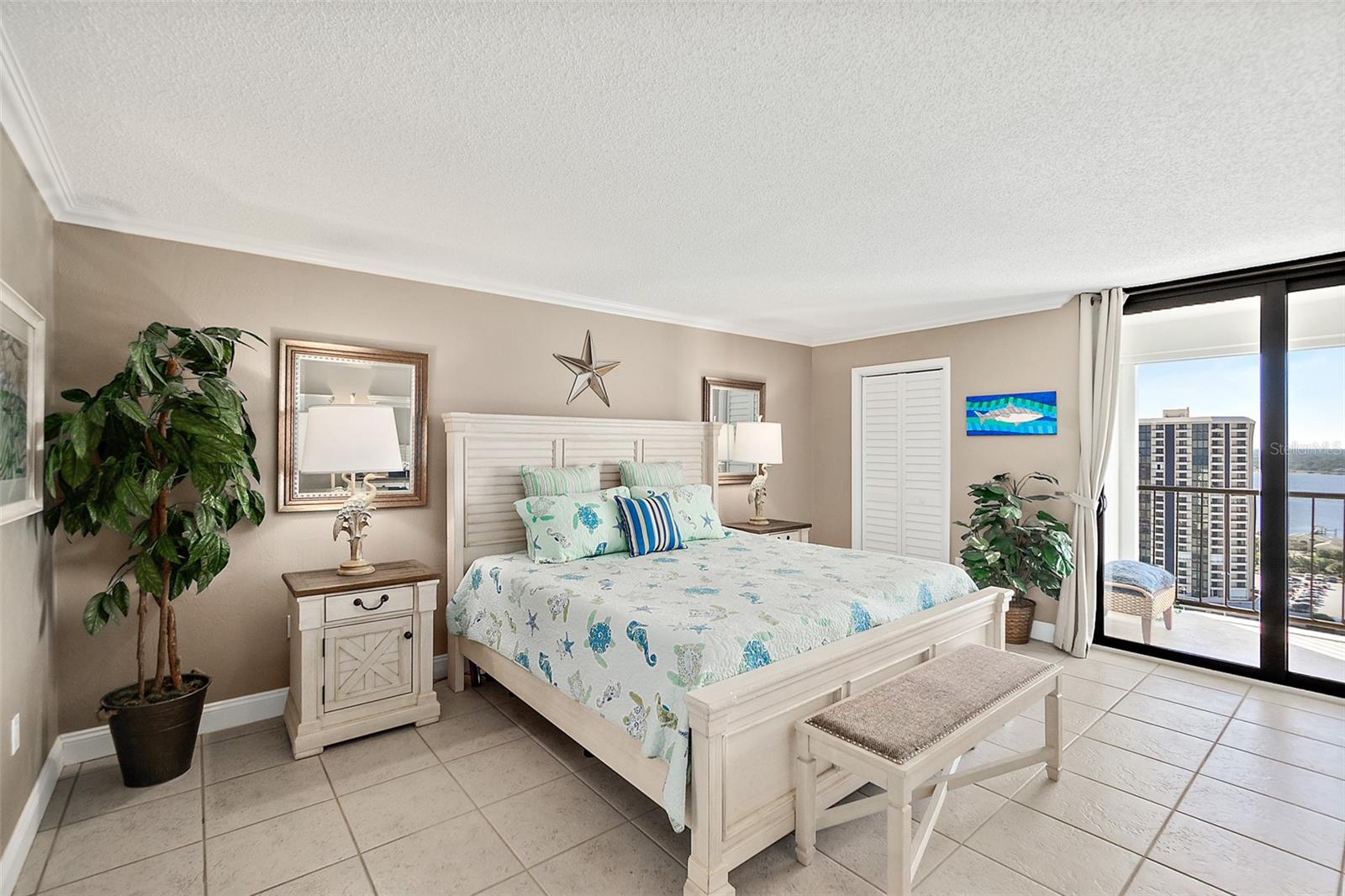 OCEAN FOUR - Residential