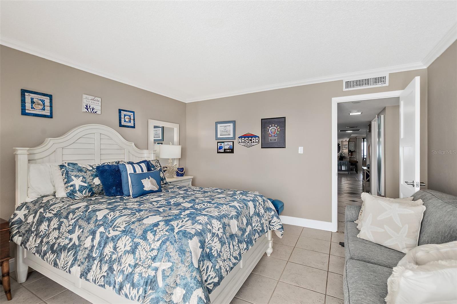 OCEAN FOUR - Residential