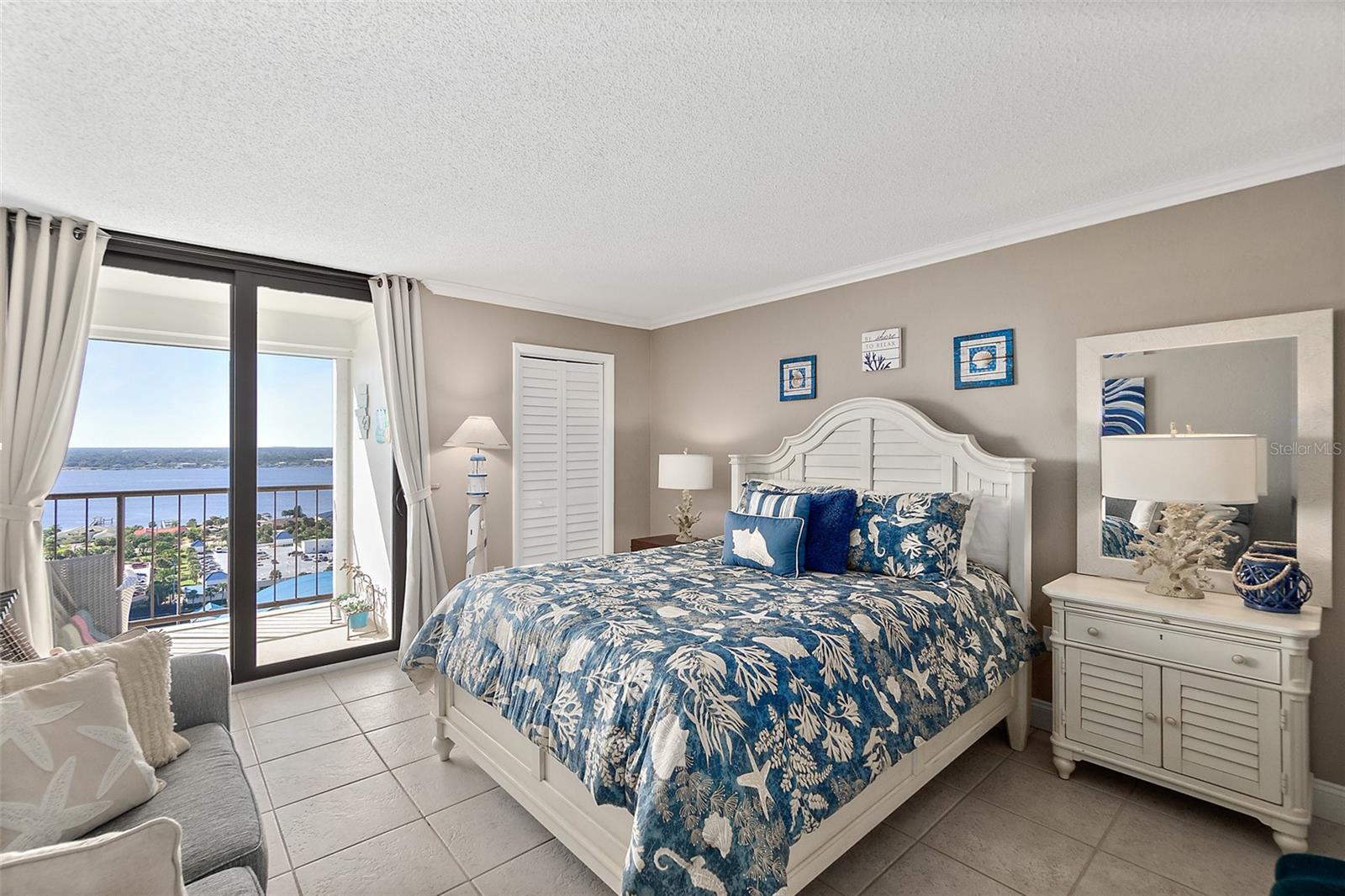 OCEAN FOUR - Residential