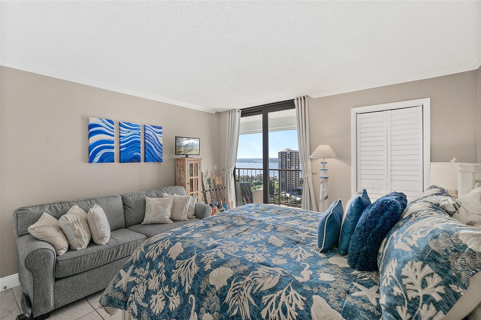 OCEAN FOUR - Residential